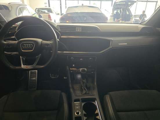 AUDI-Q3-2023