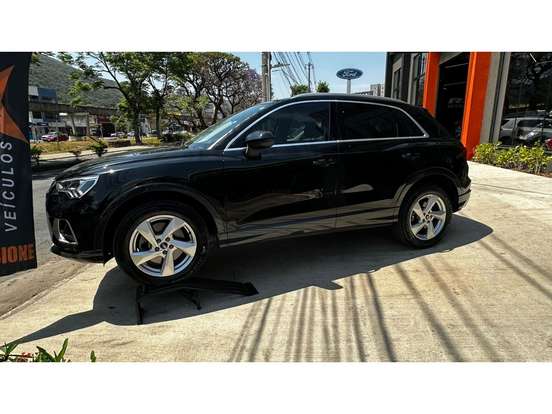 AUDI-Q3-2022
