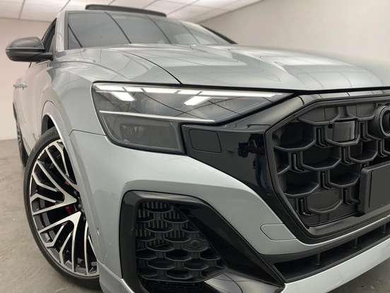 AUDI-Q8-2024