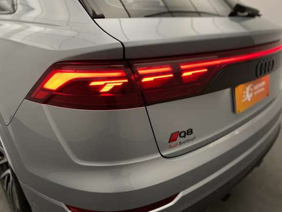 AUDI-Q8-2024