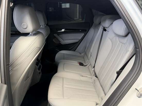 AUDI-Q5-2023