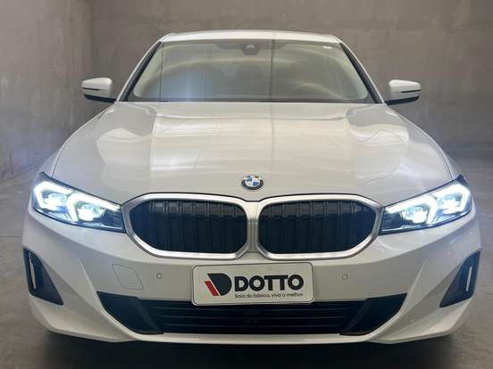BMW-320i-2023