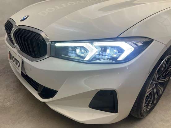 BMW-320i-2023