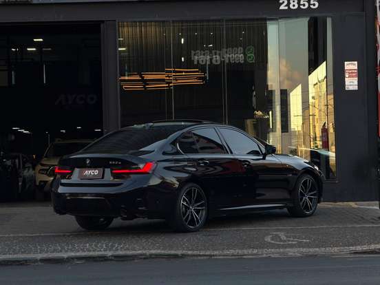 BMW-330e-2022