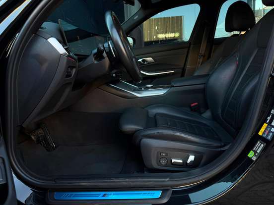 BMW-330e-2022