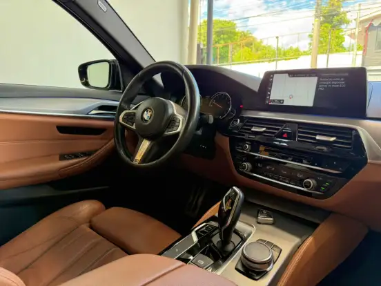 BMW-530i-2.0 16V TURBO GASOLINA M SPORT AUTOMÁTICO BMW-530i-2017