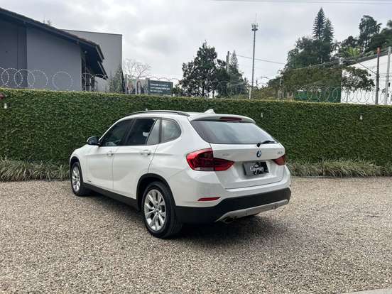 BMW-X1-2013
