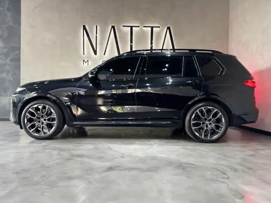 BMW-X7-2024