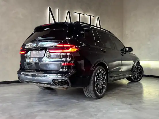 BMW-X7-2024