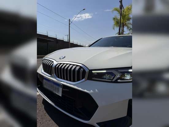 BMW-320i-2022