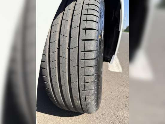 BMW-320i-2022