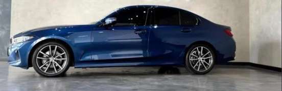 BMW-320i-2023
