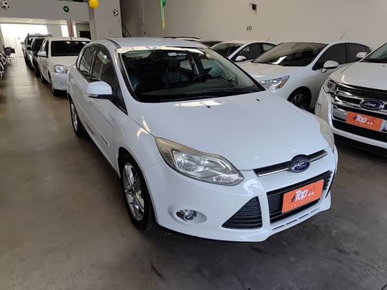 FORD FOCUS 2.0 SE PLUS SEDAN 16V FLEX 4P AUTOMÁTICO