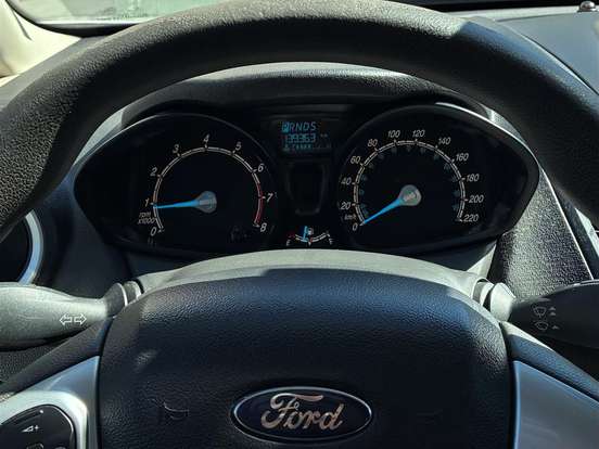 FORD-FIESTA-1.6 SE SEDAN 16V FLEX 4P POWERSHIFT FORD-FIESTA-2014