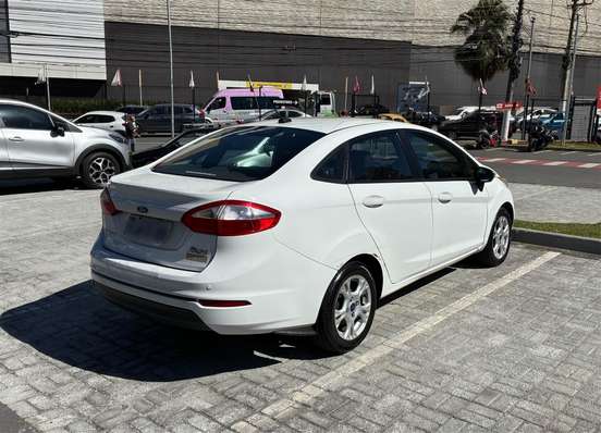 FORD-FIESTA-2014