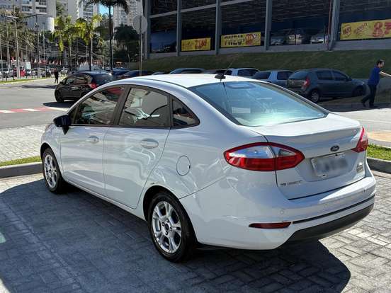 FORD-FIESTA-1.6 SE SEDAN 16V FLEX 4P POWERSHIFT FORD-FIESTA-2014
