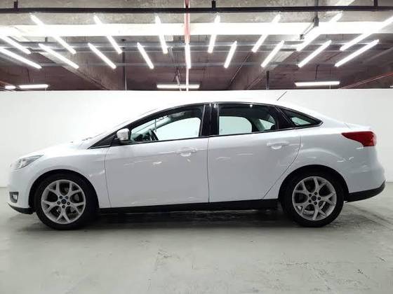 FORD FOCUS 2.0 SE PLUS FASTBACK 16V FLEX 4P POWERSHIFT