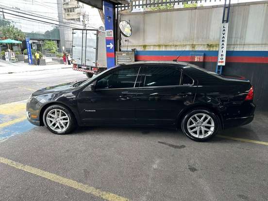 FORD-FUSION-2010