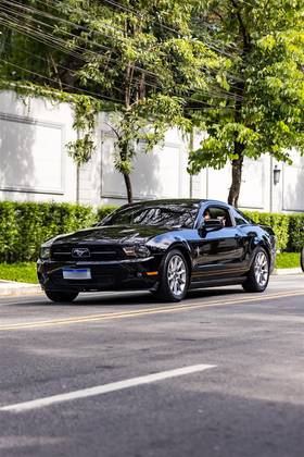 FORD MUSTANG 4.0 COUPÉ V6 12V GASOLINA 2P AUTOMÁTICO