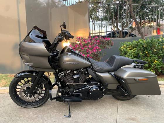 HARLEY-DAVIDSON ROAD KING SPECIAL 