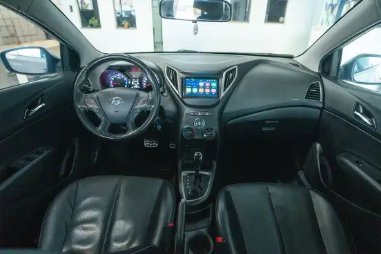 HYUNDAI-HB20X-1.6 16V PREMIUM FLEX 4P AUTOMÁTICO HYUNDAI-HB20X-2015