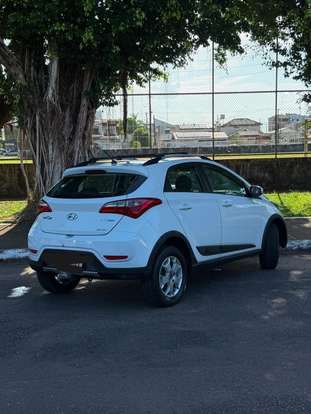 HYUNDAI-HB20X-2013