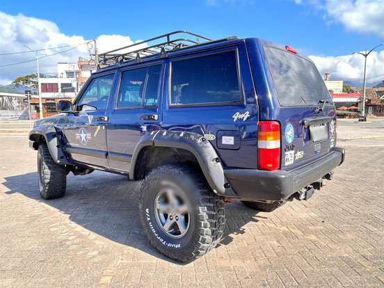 JEEP-CHEROKEE-4.0 SPORT 4X4 6I 12V GASOLINA 4P AUTOMÁTICO JEEP-CHEROKEE-1998