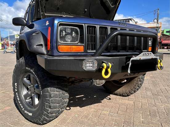 JEEP-CHEROKEE-4.0 SPORT 4X4 6I 12V GASOLINA 4P AUTOMÁTICO JEEP-CHEROKEE-1998