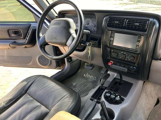 JEEP-CHEROKEE-4.0 SPORT 4X4 6I 12V GASOLINA 4P AUTOMÁTICO JEEP-CHEROKEE-1998