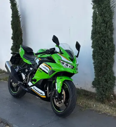 KAWASAKI NINJA ZX-4RR KAWASAKI NINJA ZX-4RR