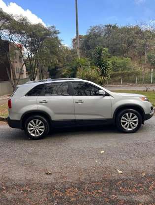KIA-SORENTO-2011