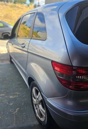 MERCEDES-BENZ B 180 1.7 8V GASOLINA 4P AUTOMÁTICO