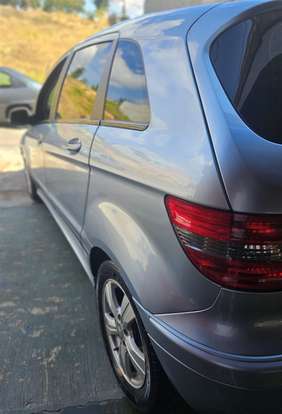 MERCEDES-BENZ-B 180-2010