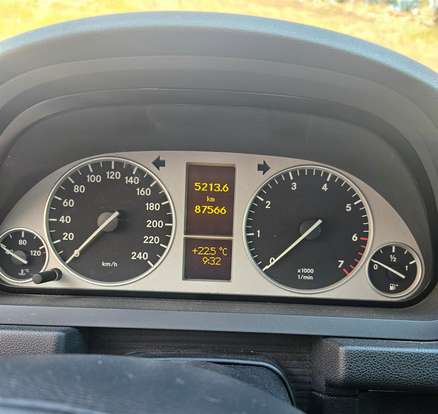 MERCEDES-BENZ-B 180-2010