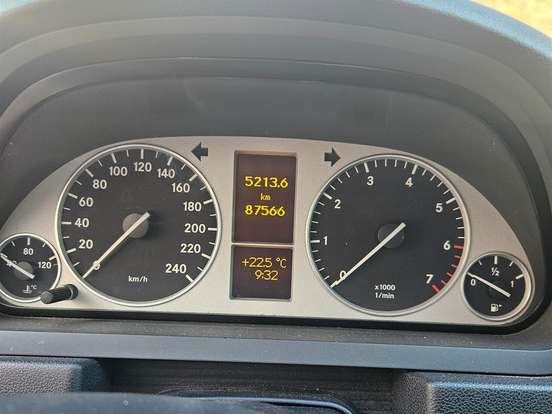 MERCEDES-BENZ-B 180-1.7 8V GASOLINA 4P AUTOMÁTICO MERCEDES-BENZ-B 180-2010