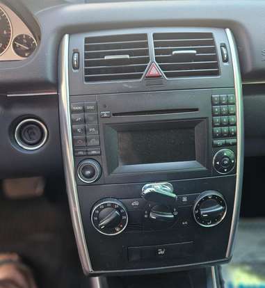 MERCEDES-BENZ-B 180-2010