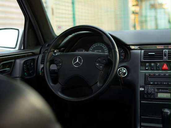 MERCEDES-BENZ-E 55 AMG-5.5 SEDAN GASOLINA 4P AUTOMÁTICO MERCEDES-BENZ-E 55 AMG-1999