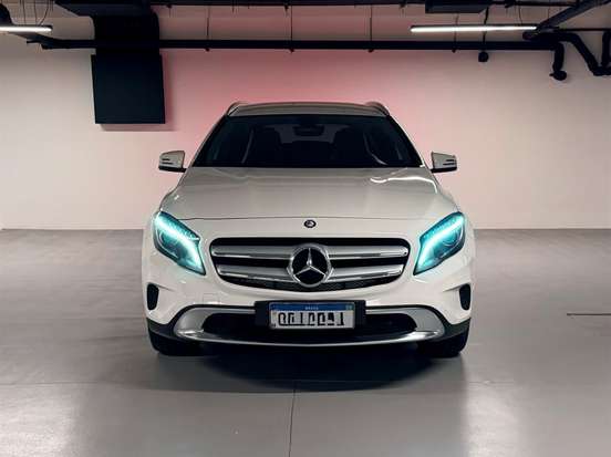 MERCEDES-BENZ-GLA 200-2017