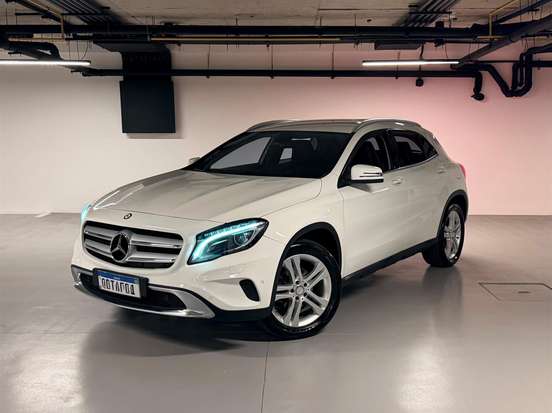 MERCEDES-BENZ-GLA 200-2017