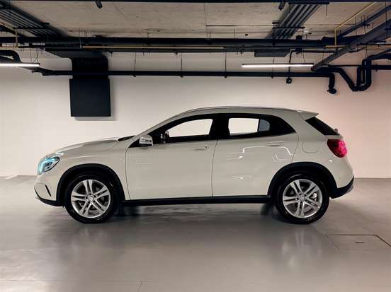MERCEDES-BENZ-GLA 200-2017