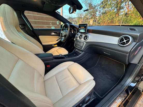 MERCEDES-BENZ-GLA 200-2015