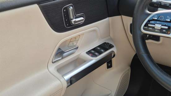 MERCEDES-BENZ-GLB 200-2020