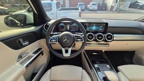 MERCEDES-BENZ-GLB 200-2020