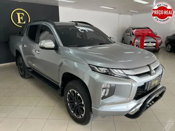 MITSUBISHI L200 TRITON 2.4 16V TURBO DIESEL SPORT HPE CD 4P 4X4 AUTOMÁTICO MITSUBISHI L200 TRITON 2.4 16V TURBO DIESEL SPORT HPE CD 4P 4X4 AUTOMÁTICO