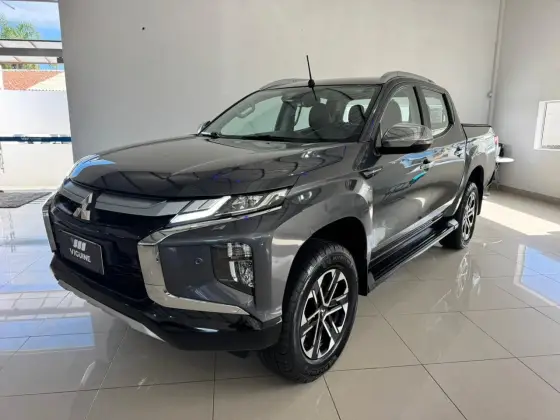 MITSUBISHI L200 TRITON 2.4 16V TURBO DIESEL SPORT HPE-S CD 4P 4X4 AUTOMÁTICO MITSUBISHI L200 TRITON 2.4 16V TURBO DIESEL SPORT HPE-S CD 4P 4X4 AUTOMÁTICO