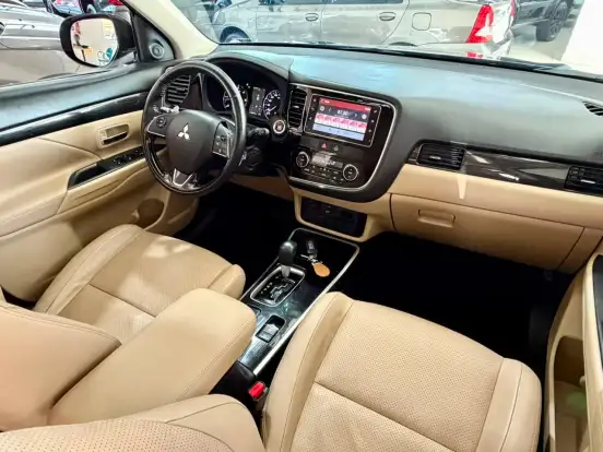 MITSUBISHI-OUTLANDER-2017