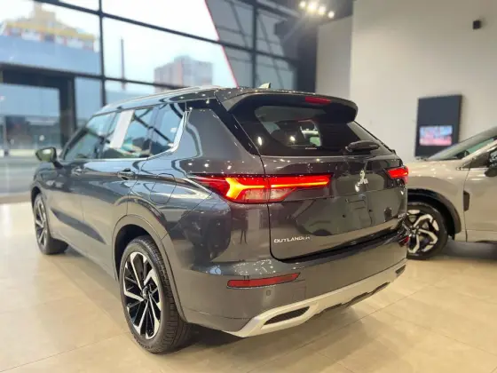 MITSUBISHI OUTLANDER 2.4 PHEV HPE-S S-AWC DHT