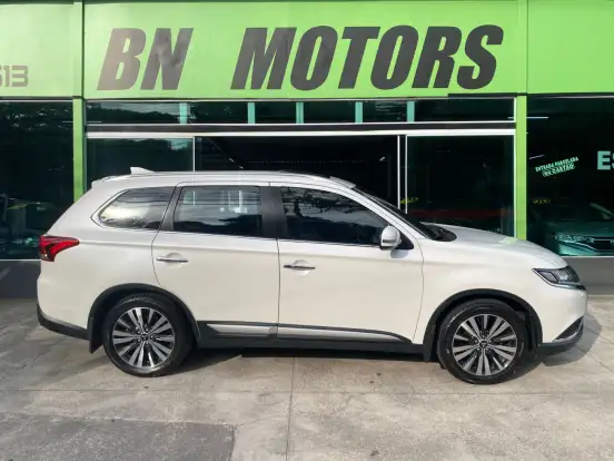 MITSUBISHI-OUTLANDER-3.0 MIVEC V6 GASOLINA HPE-S AWD AUTOMÁTICO MITSUBISHI-OUTLANDER-2018