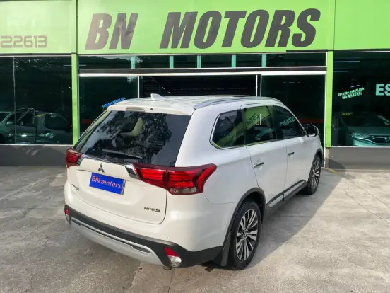 MITSUBISHI-OUTLANDER-2018