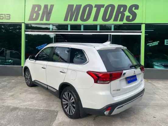MITSUBISHI-OUTLANDER-2018